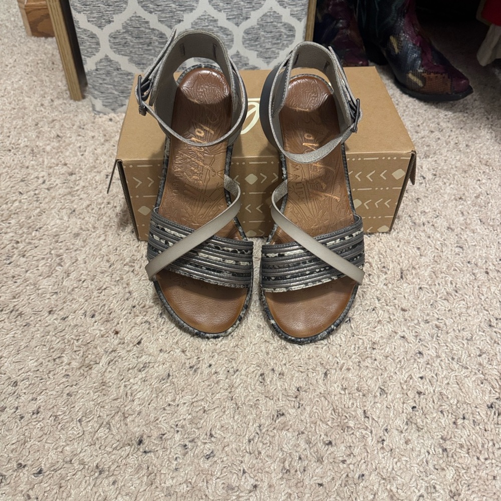 Blowfish Women's Sandals in Black and Tan